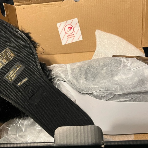 Fashion Nova Black Faux Fur Slides - Picture 5 of 9